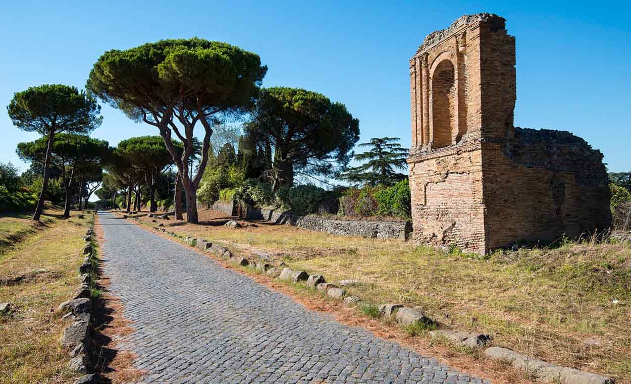 Fahren entlang der Via Romana: Eine Straßenreise, in der Geschichte und Natur miteinander verschmelzen